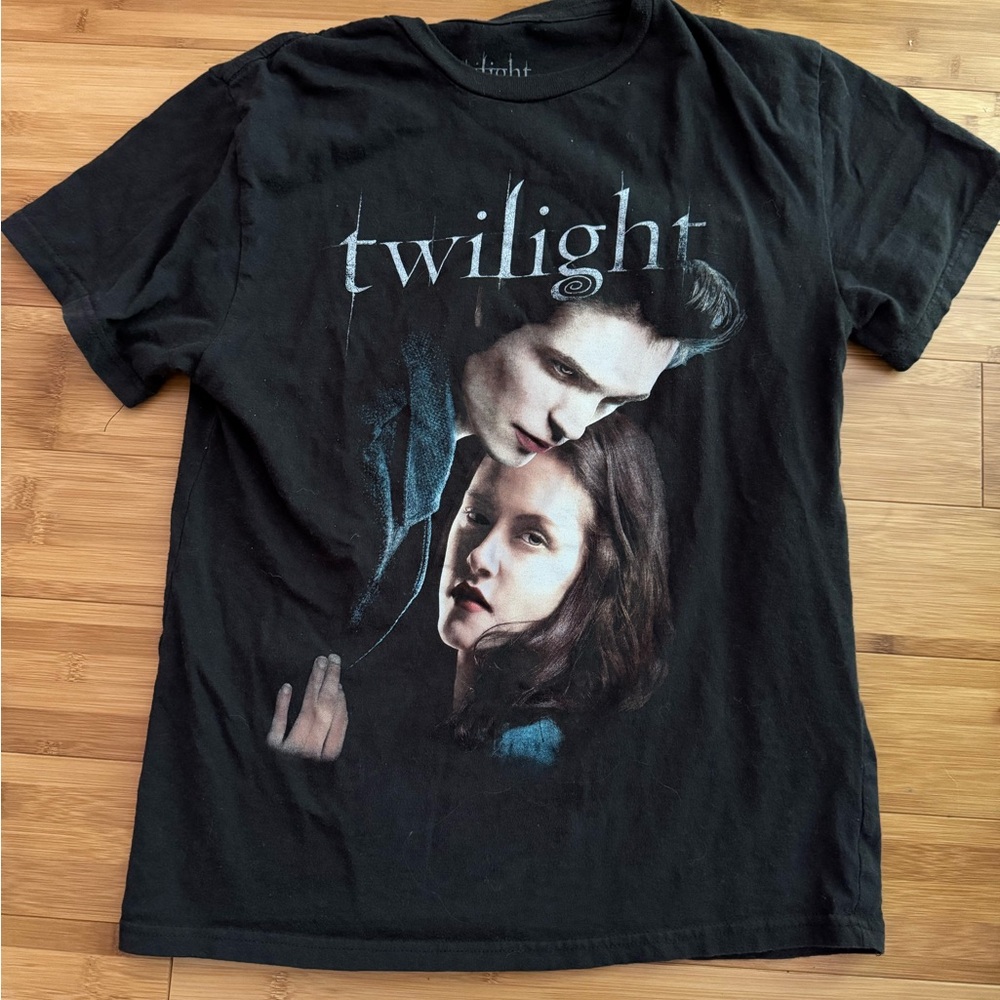 Twilight Bella and Edward T-shirt unisex size small